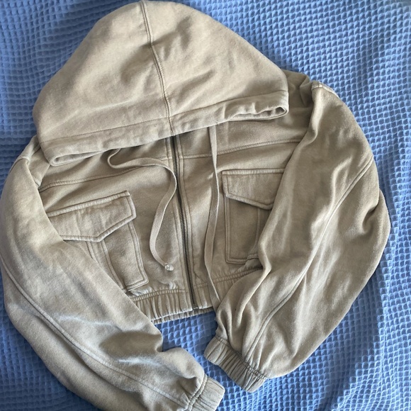 Cropped Cargo Hoodie - Picture 8 of 8